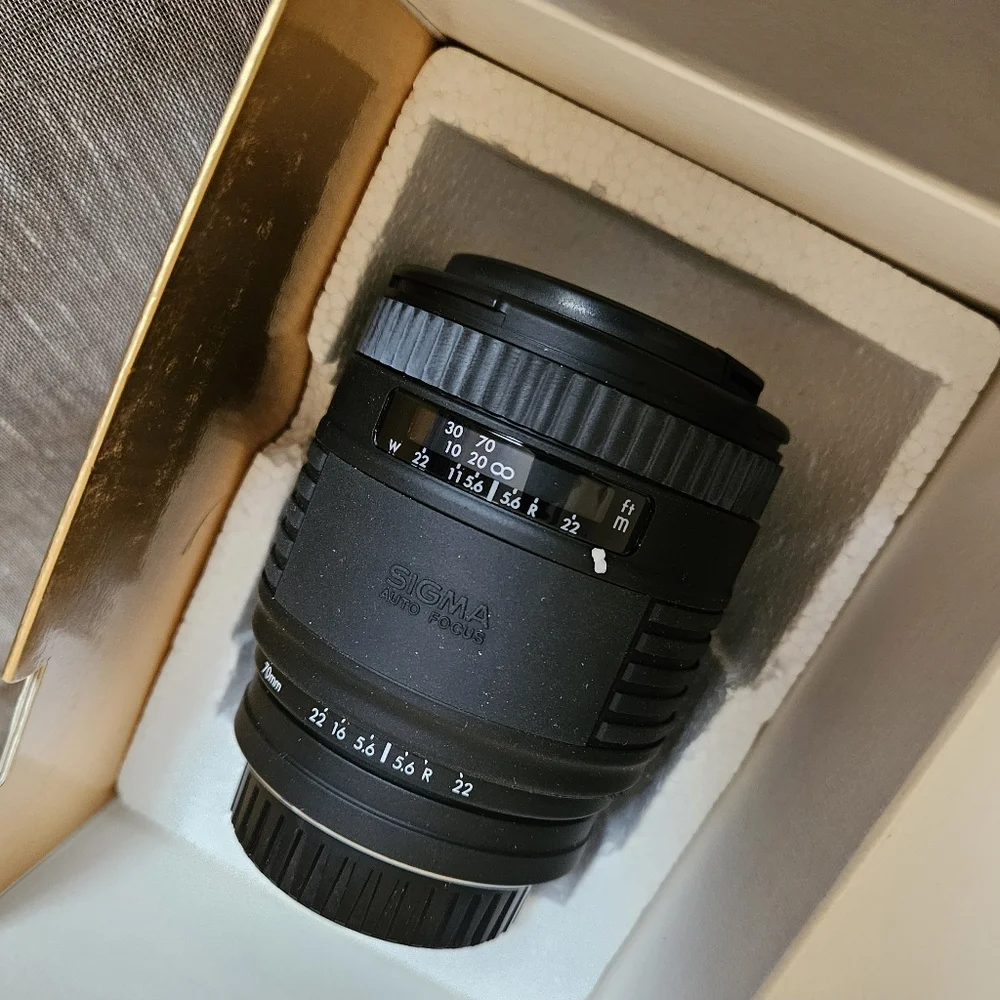 New Sigma 70-210mm F/4-5.6 UC Auto Focus Lens (Made In Japan)